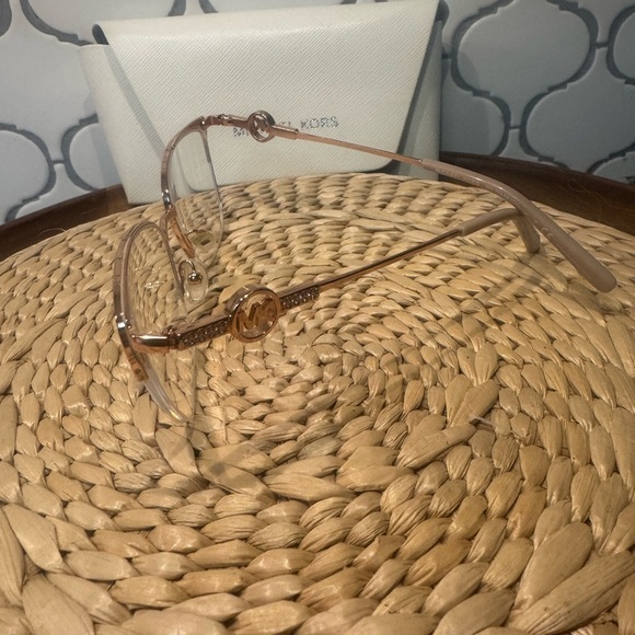 MICHAEL KORS MK 3044B Grooved rimless frame
51-17-140 - Picture 4 of 9